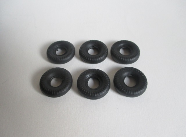 Lot de 12 pneus noirs striés à bande ronde 21/8 pour Dinky Toys *839 
