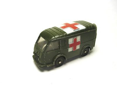 DINKY TOYS Renault ambulance Carrier 80F