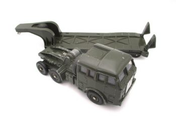 DINKY TOYS Berliet porte char 890